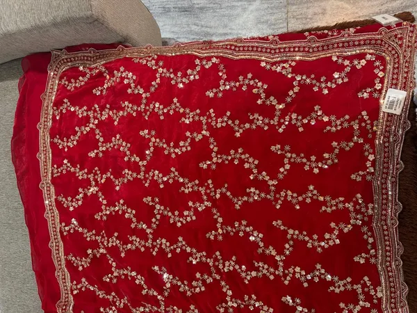 Red_Floral_Embroidered_Saree_For_Women