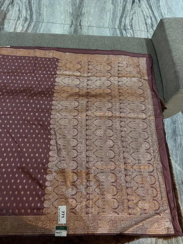 Maroon_Woven_Brocade_Saree_for_Women