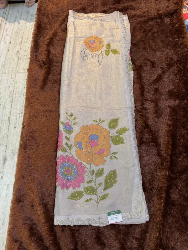 White_Floral_Embroidered_Saree_for_Women