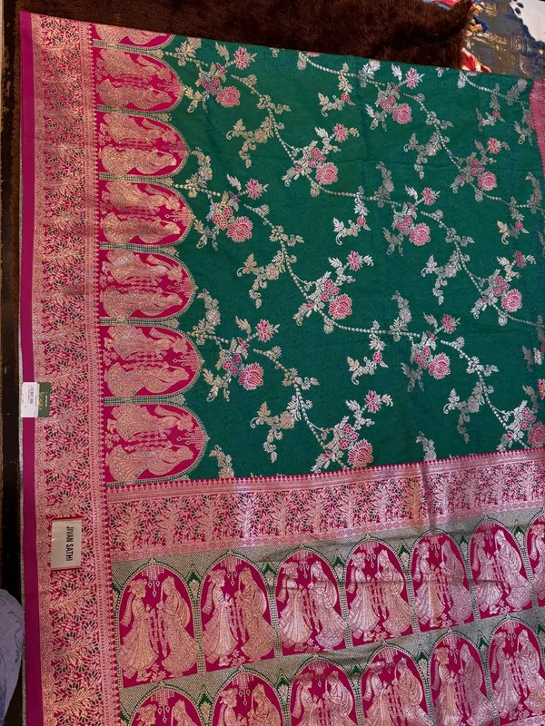 Green_Woven_Floral_Saree_for_Women