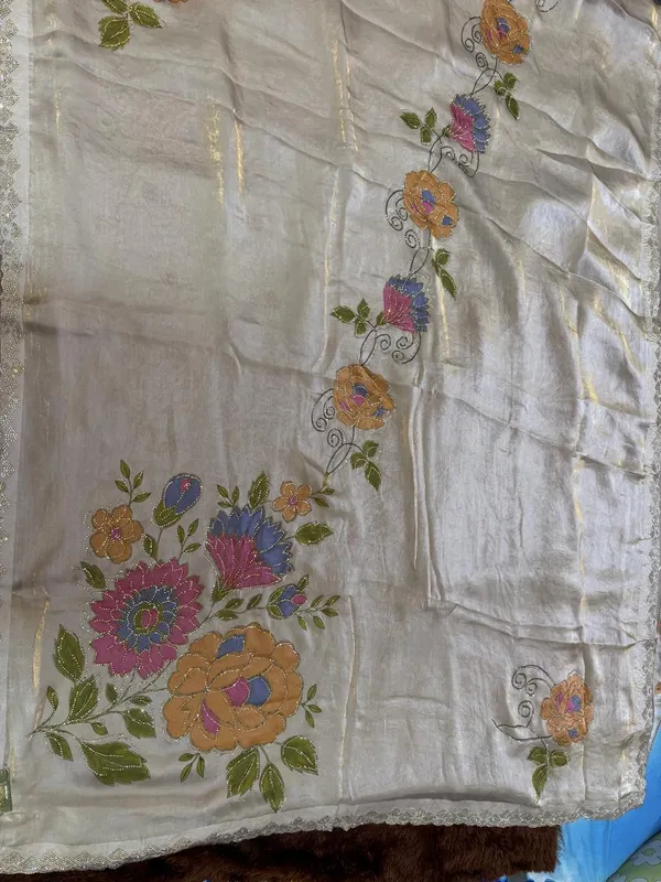 White_Floral_Embroidered_Saree_for_Women