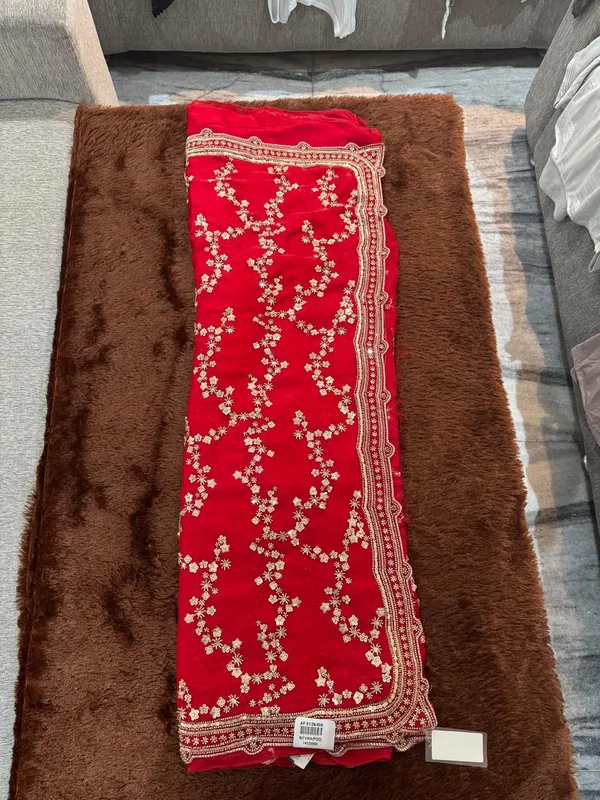 Red_Floral_Embroidered_Saree_For_Women