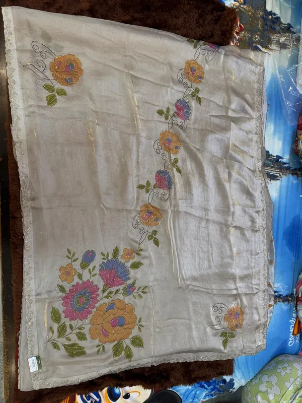 White_Floral_Embroidered_Saree_for_Women