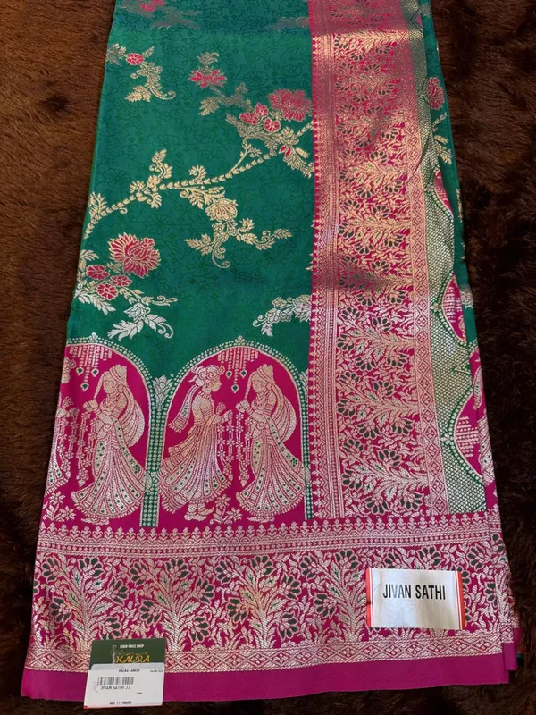 Green_Woven_Floral_Saree_for_Women