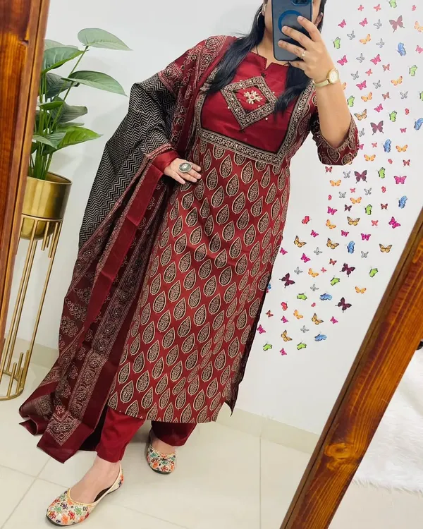 Maroon_Printed_Kurta_Set_With_Dupatta_for_Women