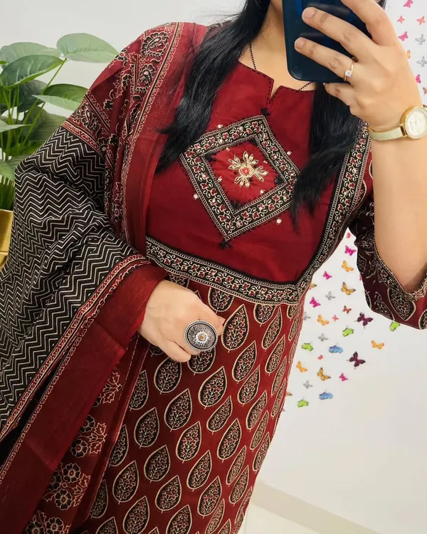 Maroon_Printed_Kurta_Set_With_Dupatta_for_Women