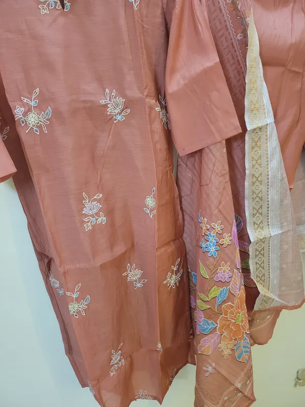 Peach_Chiffon_Embroidered_Straight_Kurta_Set_With_Dupatta_For_Women