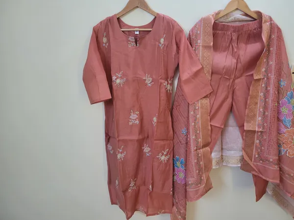 Peach_Chiffon_Embroidered_Straight_Kurta_Set_With_Dupatta_For_Women