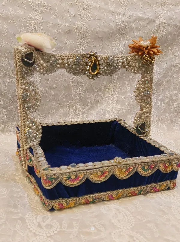Wooden_Floral_Embellished_Decorative_Basket