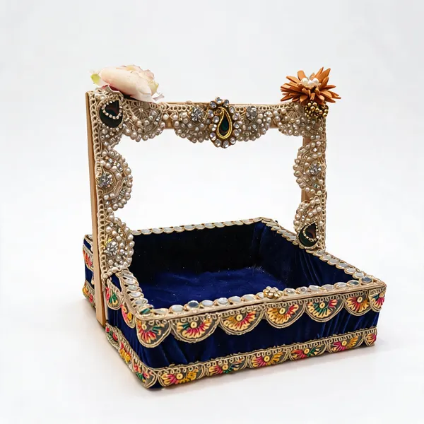 Wooden_Floral_Embellished_Decorative_Basket