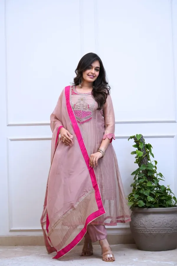 Women_Dusty_Pink_Yoke-Embroidered_Chanderi_Silk_Kurta_with_Trousers_&_Dupatta_Set