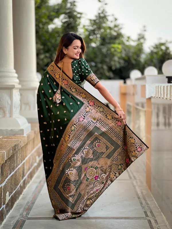 FLUIT_LESVETEMENTS_Printed_Banarasi_Silk_Blend_Saree_with_Unstitched_Blouse_(Green,_Blue)