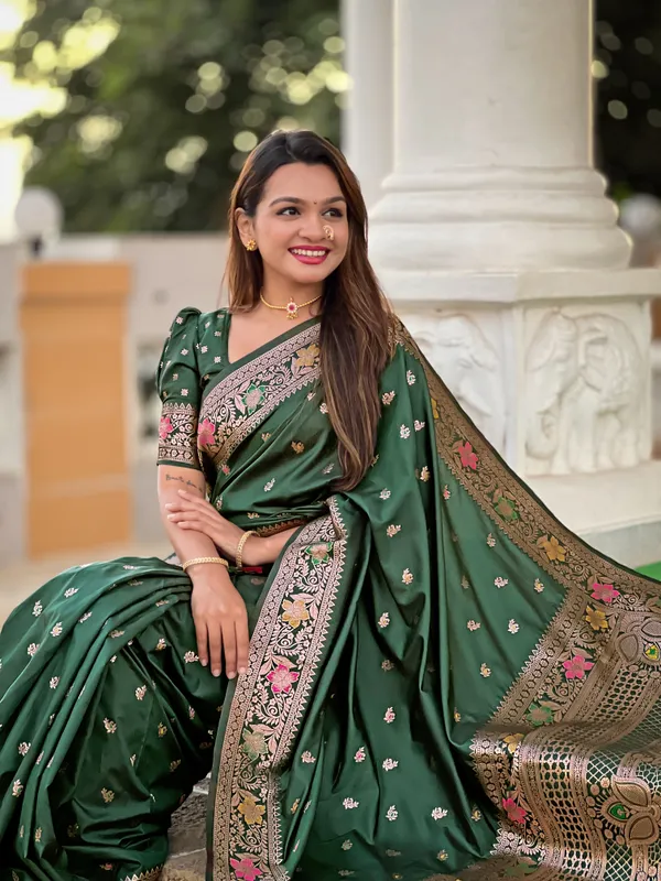 FLUIT_LESVETEMENTS_Printed_Banarasi_Silk_Blend_Saree_with_Unstitched_Blouse_(Green,_Blue)