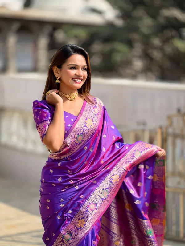 FLUIT_LESVETEMENTS_Printed_Banarasi_Silk_Blend_Saree_with_Unstitched_Blouse_(Purple)