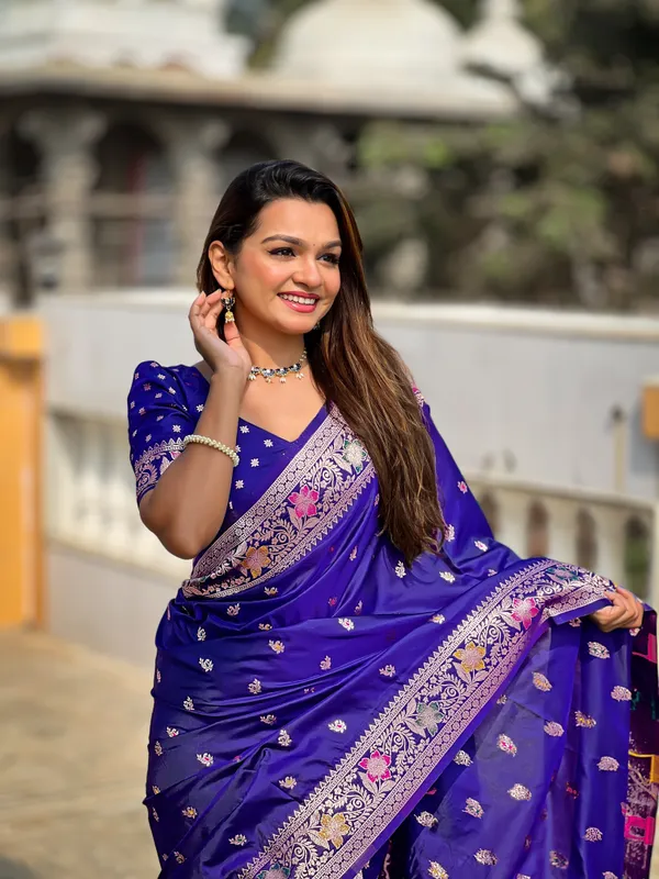 FLUIT_LESVETEMENTS_Printed_Banarasi_Silk_Blend_Saree_with_Unstitched_Blouse_(Blue)