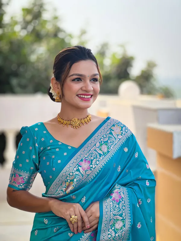 FLUIT_LESVETEMENTS_Printed_Banarasi_Silk_Blend_Saree_with_Unstitched_Blouse_(Light_Blue)