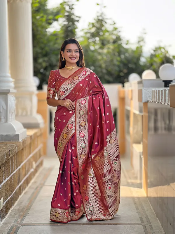 FLUIT_LESVETEMENTS_Printed_Banarasi_Silk_Blend_Saree_with_Unstitched_Blouse_(Pink)