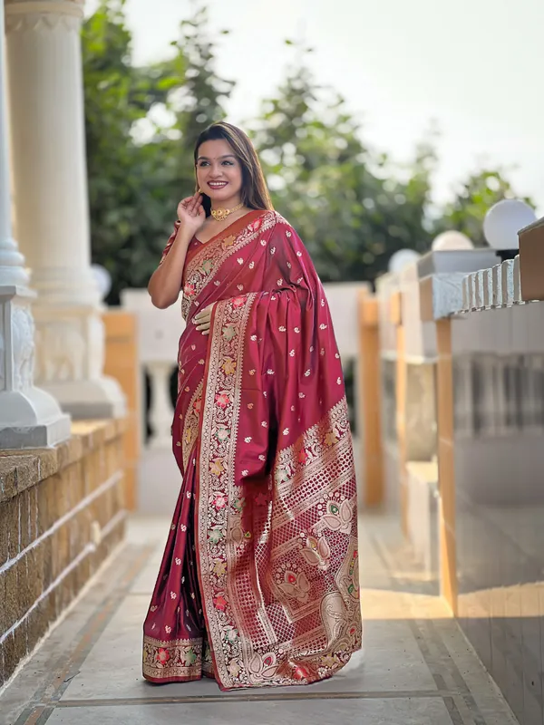 FLUIT_LESVETEMENTS_Printed_Banarasi_Silk_Blend_Saree_with_Unstitched_Blouse_(Pink)