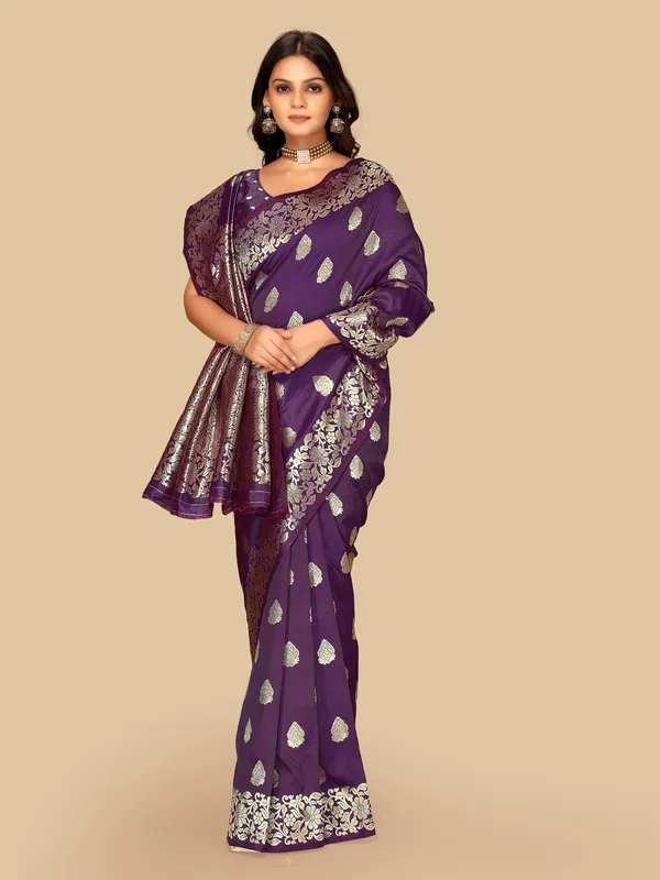 FLUIT_LESVETEMENTS_Floral_Print_Banarasi_Silk_Blend_Saree_with_Unstitched_Blouse_(Purple)