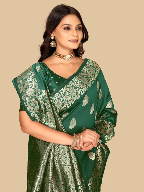 FLUIT_LESVETEMENTS_Floral_Print_Banarasi_Silk_Blend_Saree_with_Unstitched_Blouse_(Green)