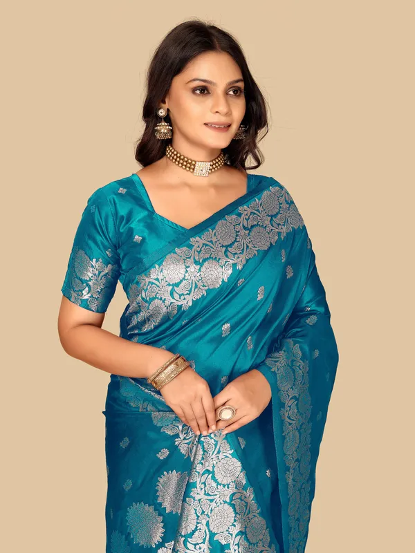 FLUIT_LESVETEMENTS_Floral_Print_Banarasi_Silk_Blend_Saree_with_Unstitched_Blouse_(Light_Blue)