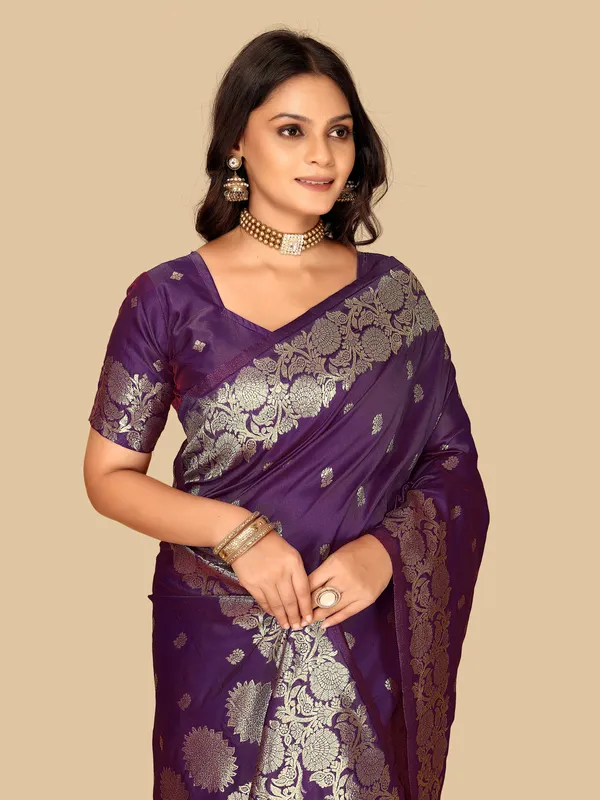 FLUIT_LESVETEMENTS_Floral_Print_Banarasi_Silk_Blend_Saree_with_Unstitched_Blouse_(Purple)