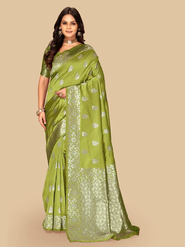 FLUIT_LESVETEMENTS_Floral_Print_Banarasi_Silk_Blend_Saree_with_Unstitched_Blouse_(Light_Green)