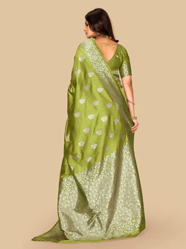 FLUIT_LESVETEMENTS_Floral_Print_Banarasi_Silk_Blend_Saree_with_Unstitched_Blouse_(Light_Green)