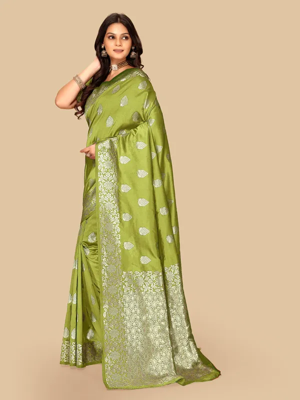 FLUIT_LESVETEMENTS_Floral_Print_Banarasi_Silk_Blend_Saree_with_Unstitched_Blouse_(Light_Green)