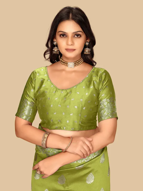 FLUIT_LESVETEMENTS_Floral_Print_Banarasi_Silk_Blend_Saree_with_Unstitched_Blouse_(Light_Green)