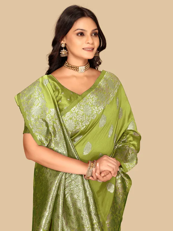 FLUIT_LESVETEMENTS_Floral_Print_Banarasi_Silk_Blend_Saree_with_Unstitched_Blouse_(Light_Green)