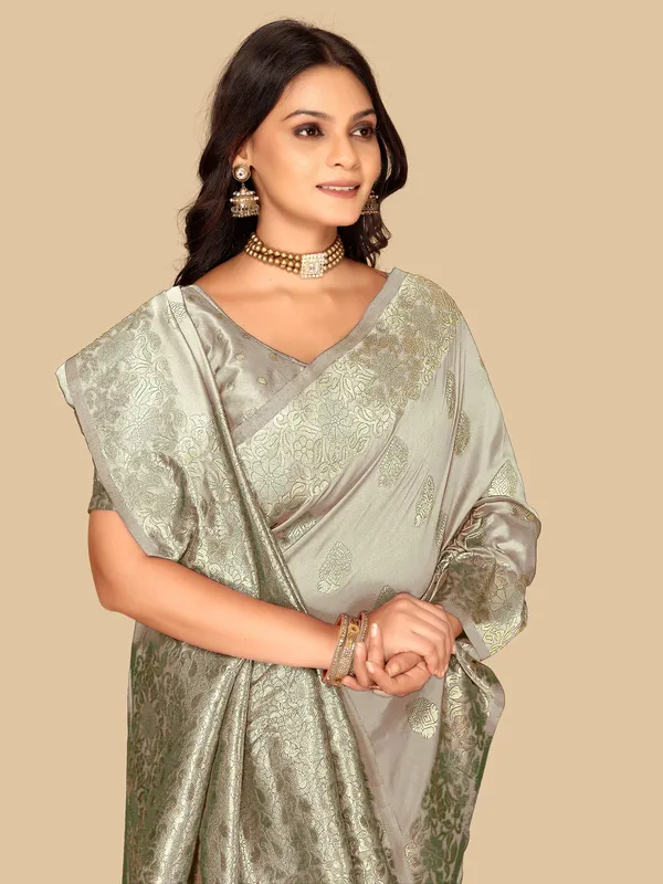 FLUIT_LESVETEMENTS_Floral_Print_Banarasi_Silk_Blend_Saree_with_Unstitched_Blouse_(Cream)