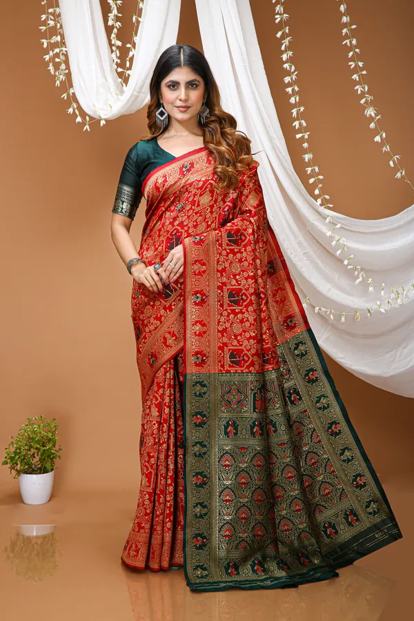 FLUIT_LESVETEMENTS_Woven_Banarasi_Pure_Silk_Saree_with_Unstitched_Blouse_(Red)