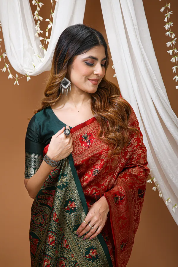 FLUIT_LESVETEMENTS_Woven_Banarasi_Pure_Silk_Saree_with_Unstitched_Blouse_(Red)