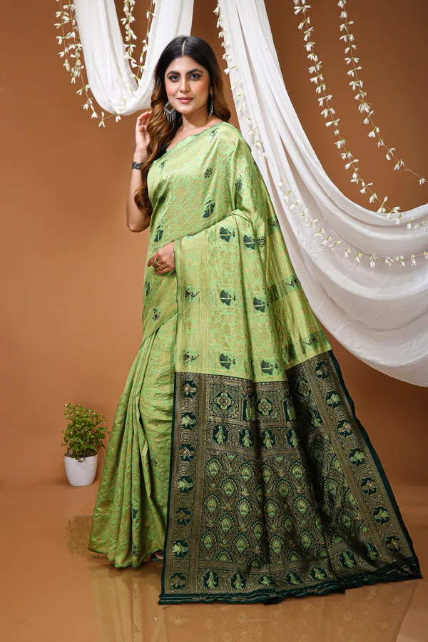 FLUIT_LESVETEMENTS_Woven_Banarasi_Pure_Silk_Saree_with_Unstitched_Blouse_(Green)
