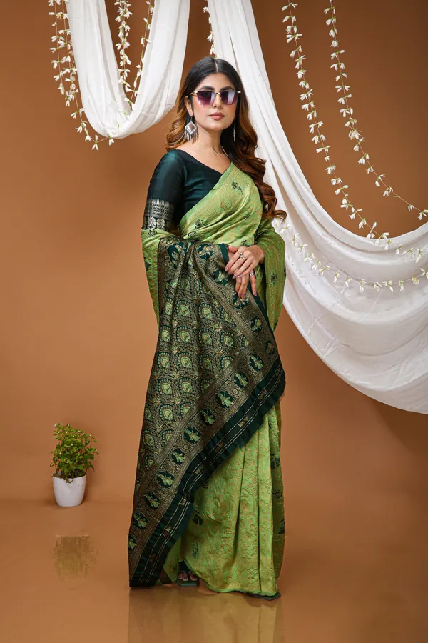 FLUIT_LESVETEMENTS_Woven_Banarasi_Pure_Silk_Saree_with_Unstitched_Blouse_(Green)