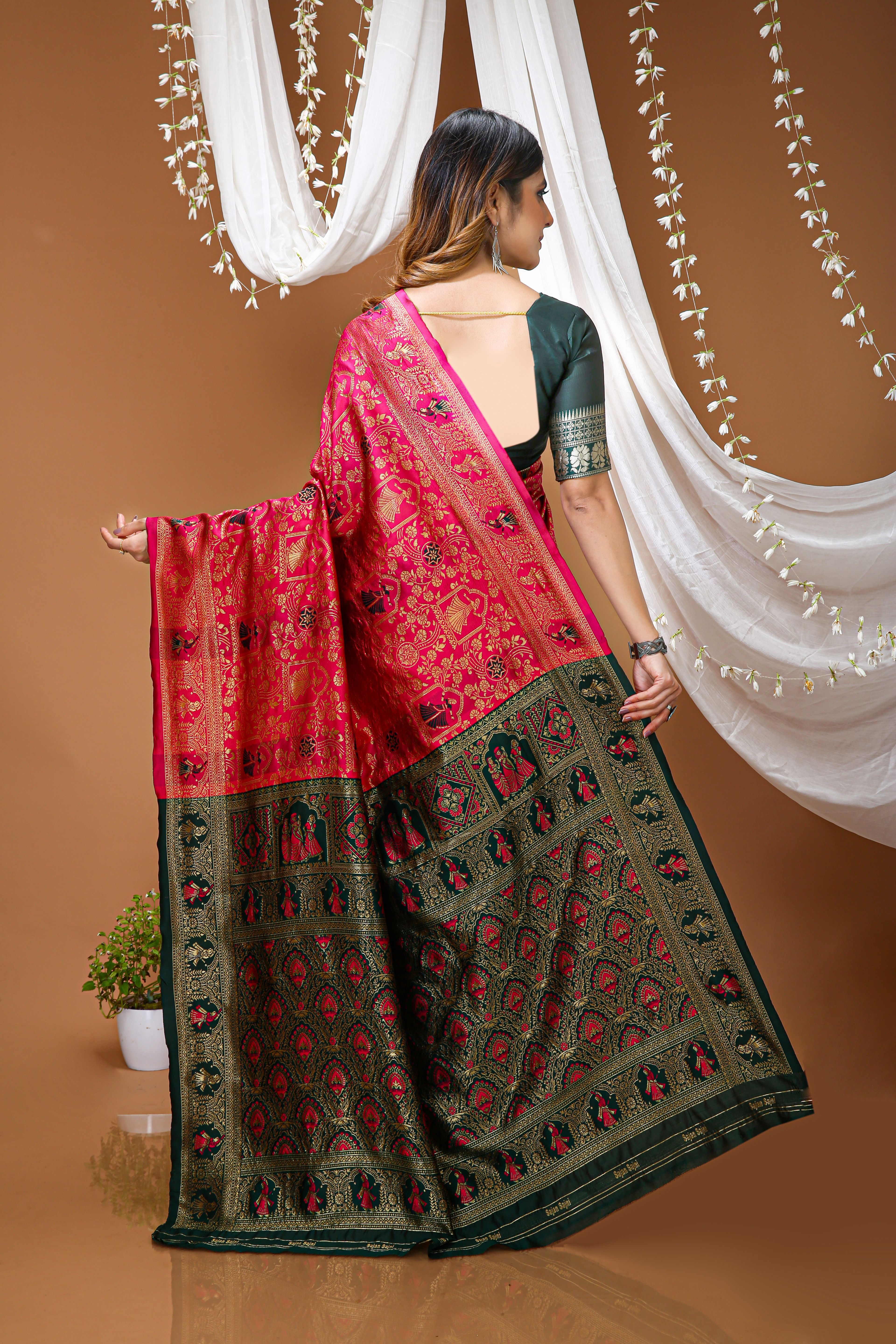 FLUIT_LESVETEMENTS_Woven_Banarasi_Pure_Silk_Saree_with_Unstitched_Blouse_(Pink)