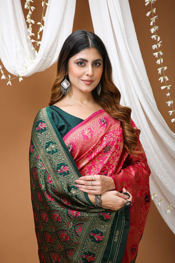 FLUIT_LESVETEMENTS_Woven_Banarasi_Pure_Silk_Saree_with_Unstitched_Blouse_(Pink)