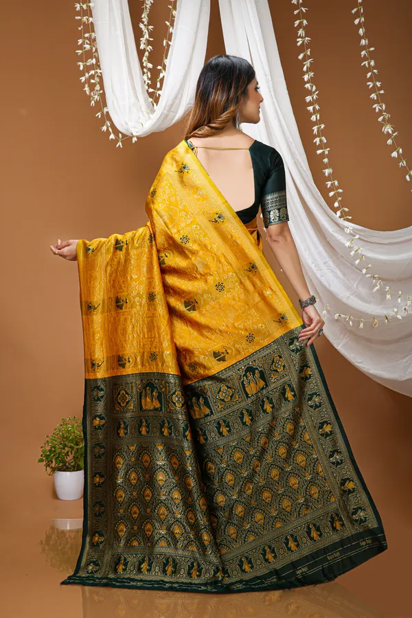 FLUIT_LESVETEMENTS_Woven_Banarasi_Pure_Silk_Saree_with_Unstitched_Blouse_(Gold)
