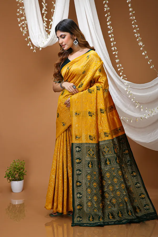 FLUIT_LESVETEMENTS_Woven_Banarasi_Pure_Silk_Saree_with_Unstitched_Blouse_(Gold)