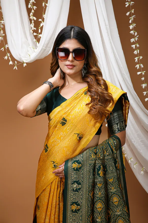 FLUIT_LESVETEMENTS_Woven_Banarasi_Pure_Silk_Saree_with_Unstitched_Blouse_(Gold)