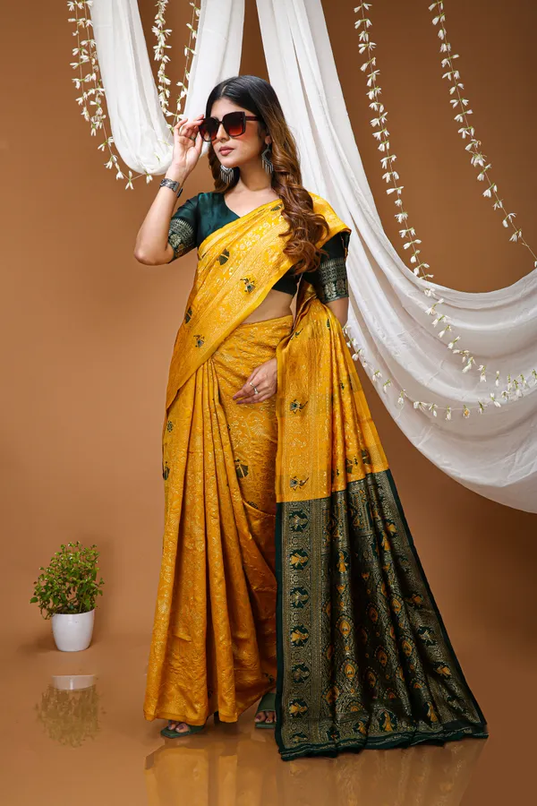 FLUIT_LESVETEMENTS_Woven_Banarasi_Pure_Silk_Saree_with_Unstitched_Blouse_(Gold)
