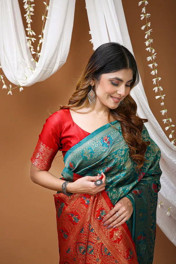 FLUIT_LESVETEMENTS_Woven_Banarasi_Pure_Silk_Saree_with_Unstitched_Blouse_(Green)