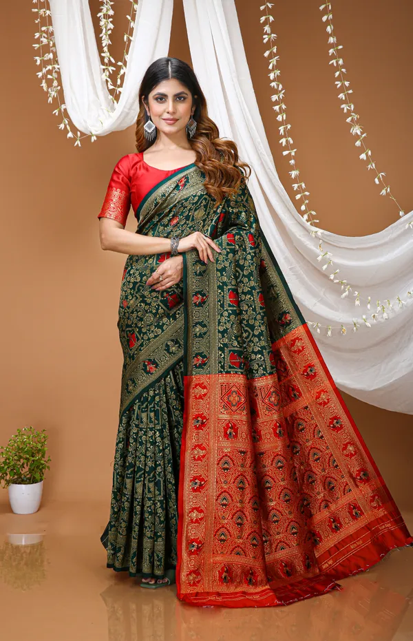 FLUIT_LESVETEMENTS_Woven_Banarasi_Pure_Silk_Saree_with_Unstitched_Blouse_(Dark_Green)