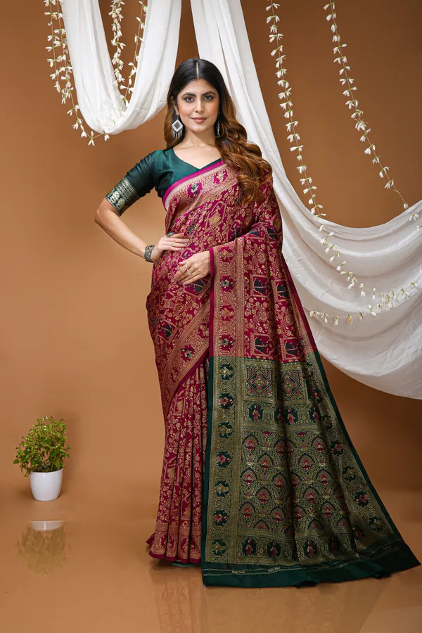 FLUIT_LESVETEMENTS_Woven_Banarasi_Pure_Silk_Saree_with_Unstitched_Blouse_(Magenta)