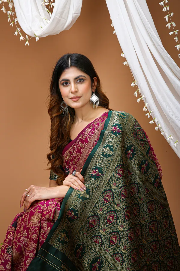 FLUIT_LESVETEMENTS_Woven_Banarasi_Pure_Silk_Saree_with_Unstitched_Blouse_(Magenta)