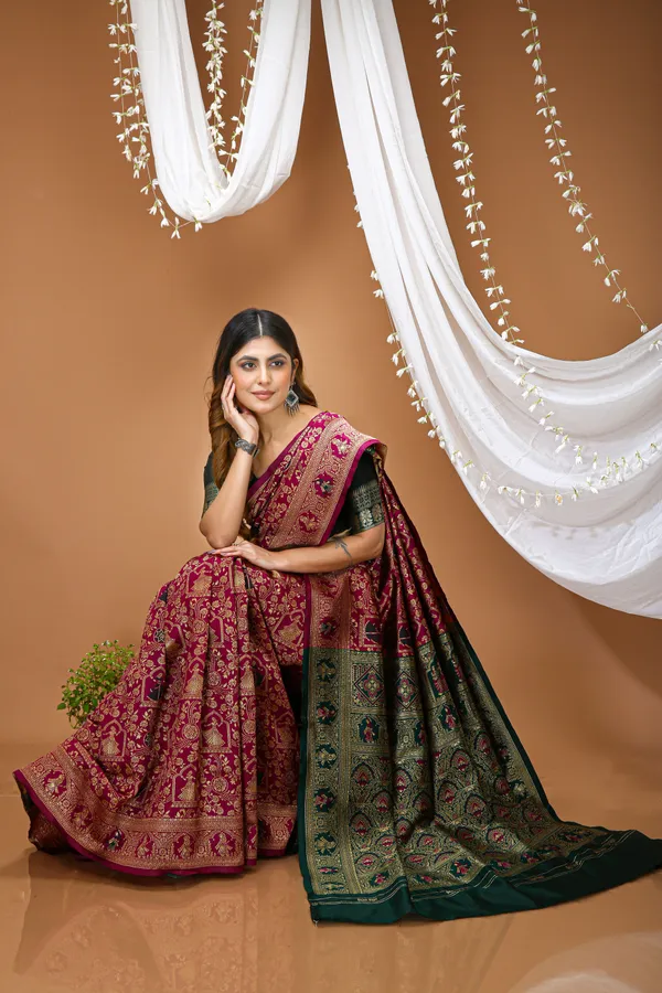 FLUIT_LESVETEMENTS_Woven_Banarasi_Pure_Silk_Saree_with_Unstitched_Blouse_(Magenta)