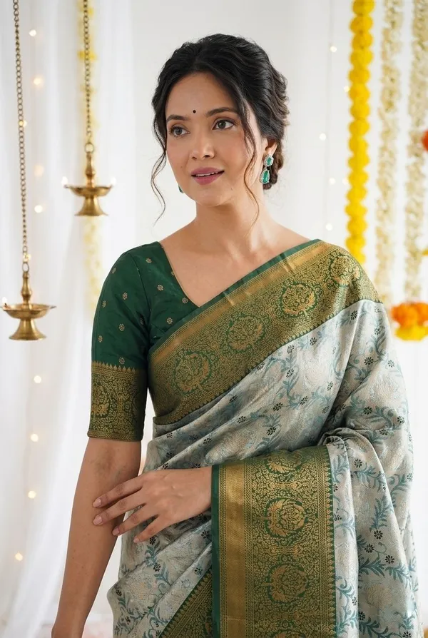 FLUIT_LESVETEMENTS_Woven_Banarasi_Pure_Silk_Saree_with_Unstitched_Blouse_(Green)