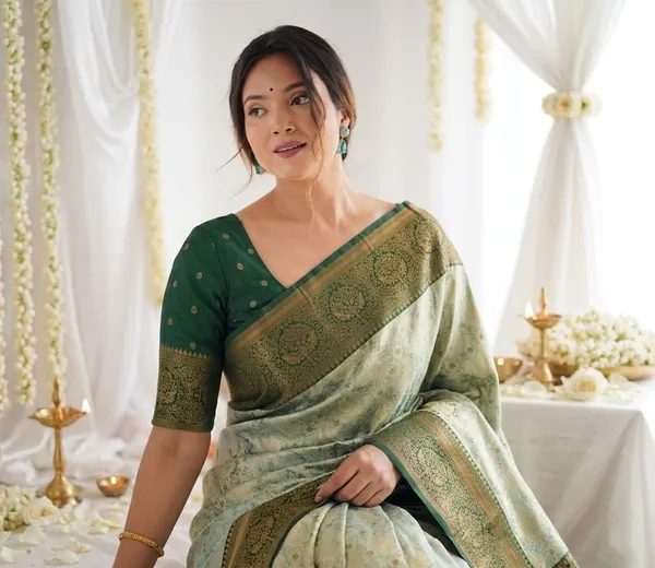 FLUIT_LESVETEMENTS_Woven_Banarasi_Pure_Silk_Saree_with_Unstitched_Blouse_(Light_Green)