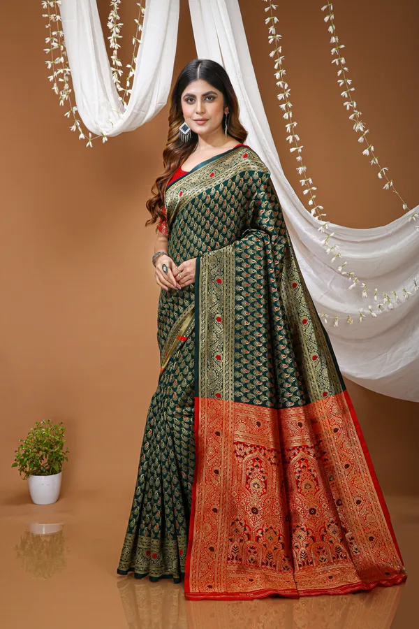 FLUIT_LESVETEMENTS_Woven_Kanjivaram_Jacquard_Saree_with_Unstitched_Blouse_(Dark_Green)